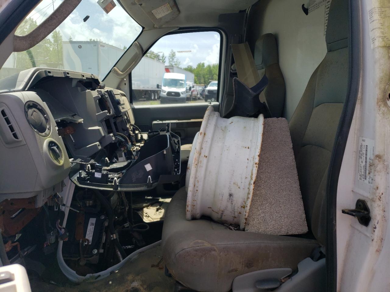 FORD ECONOLINE E350 SUPER DUTY CUTAWAY VAN