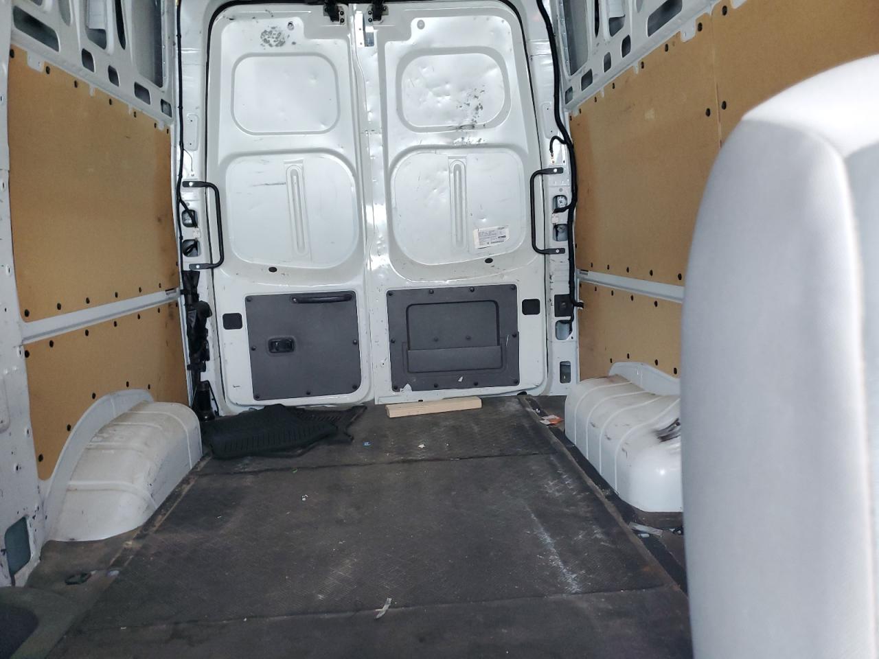 NISSAN NV2500 2500 S