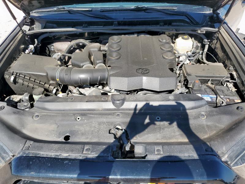2019 TOYOTA 4RUNNER SR JTEBU5JR8K5645908