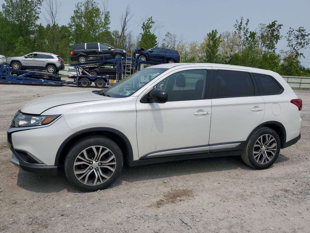 MITSUBISHI OUTLANDER SE