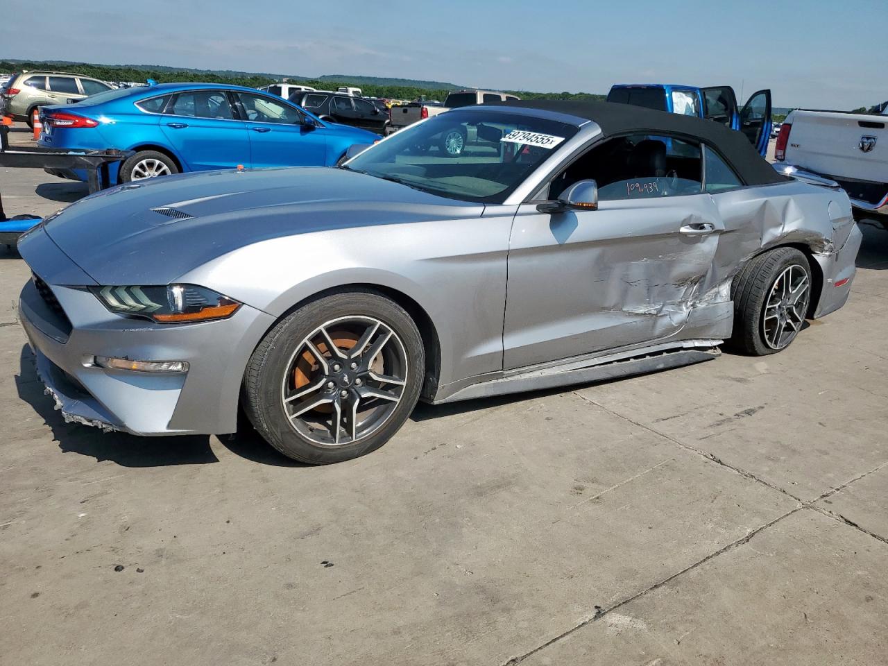 FORD MUSTANG