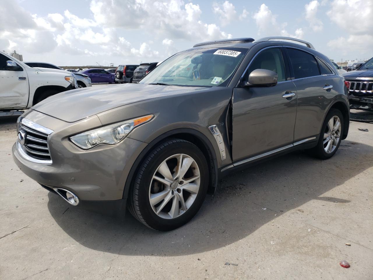 INFINITI QX70