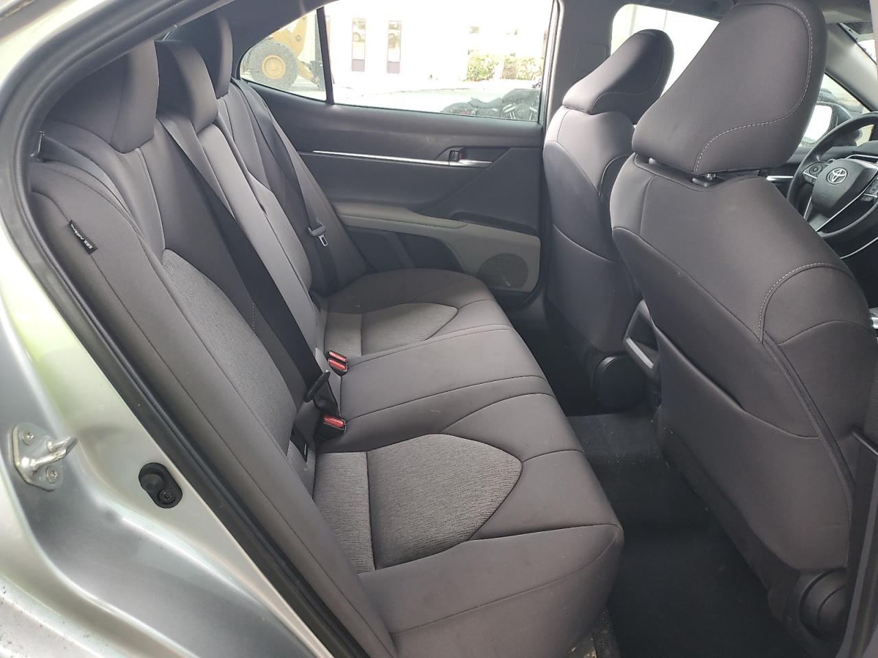 Toyota Camry le 2023
