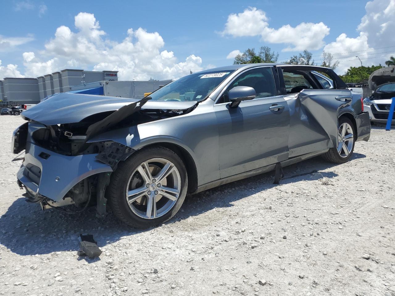 VOLVO S90 T5 MOMENTUM