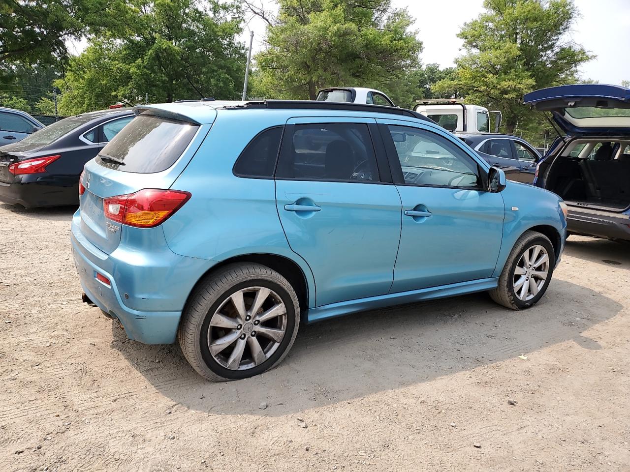 MITSUBISHI OUTLANDER SE