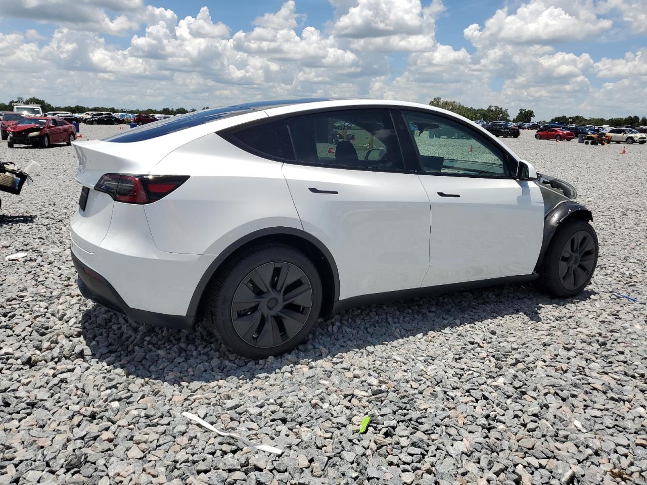 Tesla Model y 2025