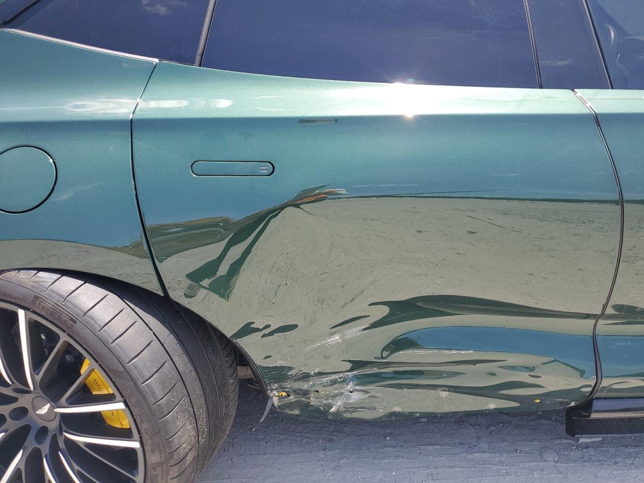 ASTON MARTIN DBX 707