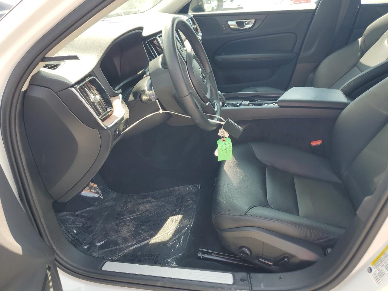 VOLVO S60 B5 MOMENTUM