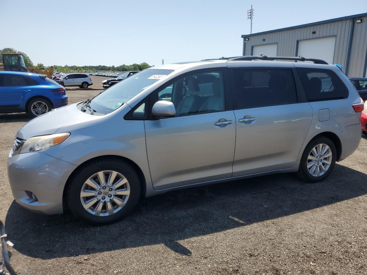TOYOTA SIENNA XLE
