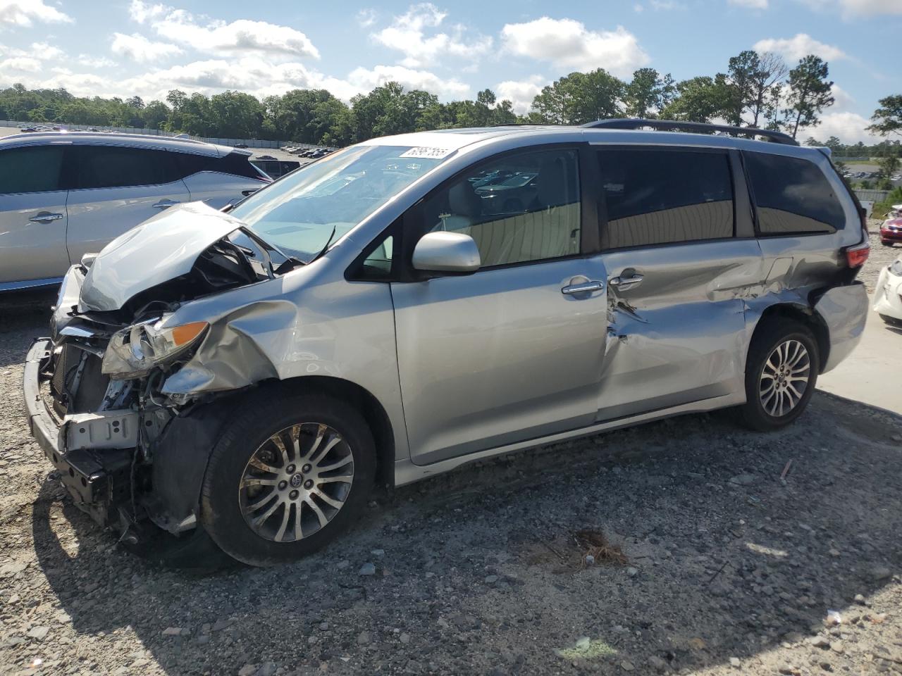 TOYOTA SIENNA XLE