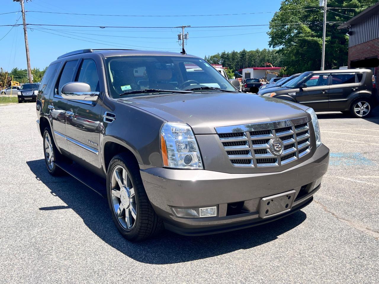 CADILLAC ESCALADE LUXURY