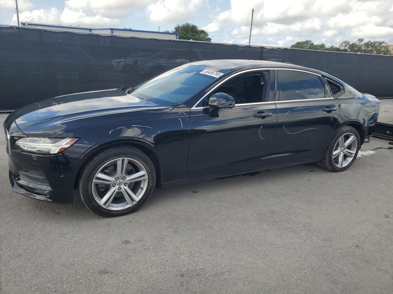 VOLVO S90 T5 MOMENTUM