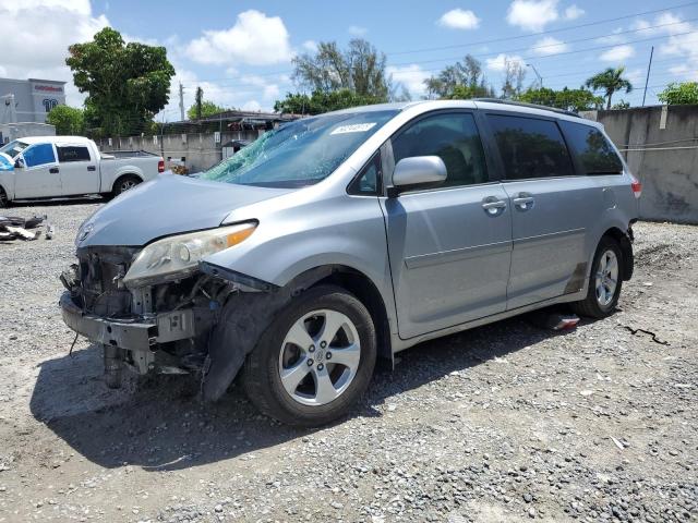 TOYOTA SIENNA LE