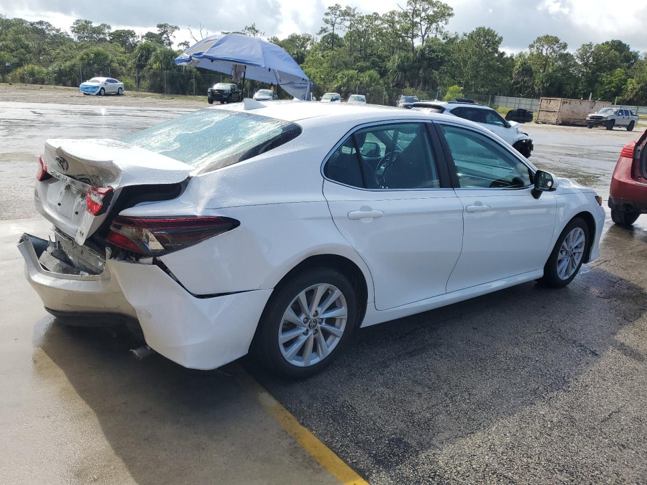 Toyota Camry le 2021