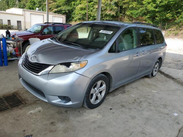 TOYOTA SIENNA LE