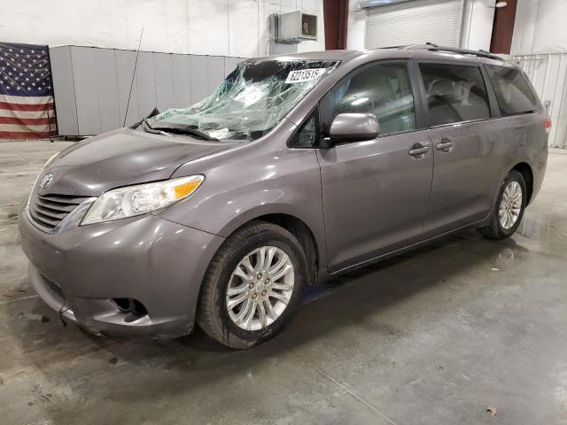 TOYOTA SIENNA XLE
