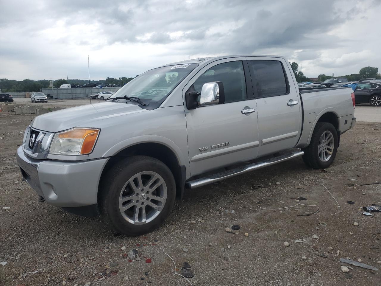 NISSAN TITAN S