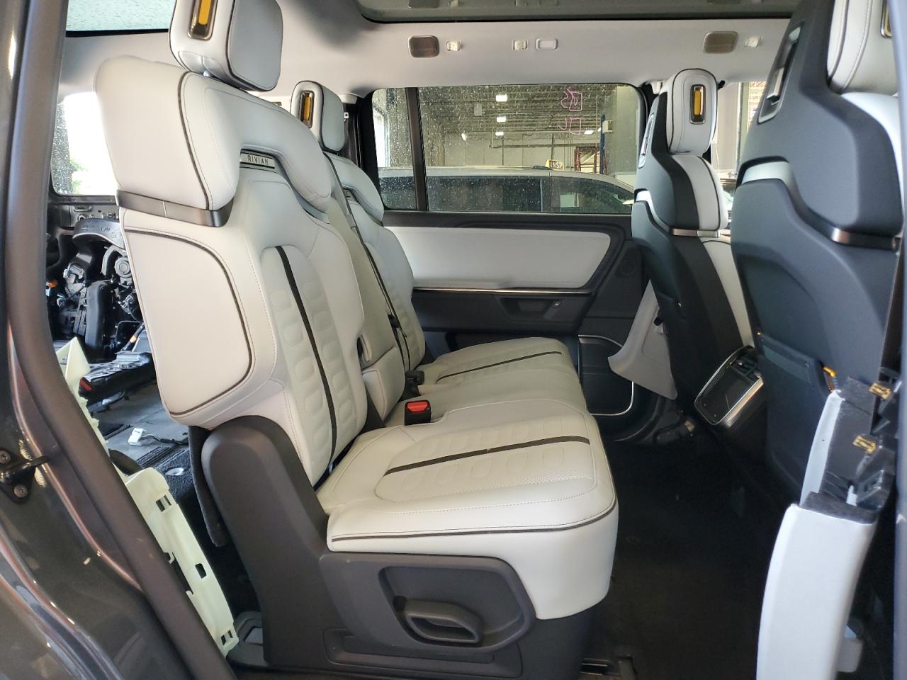 RIVIAN R1S ADVENTURE