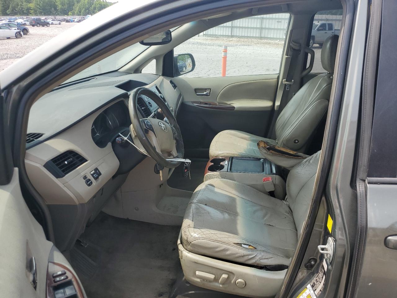TOYOTA SIENNA XLE