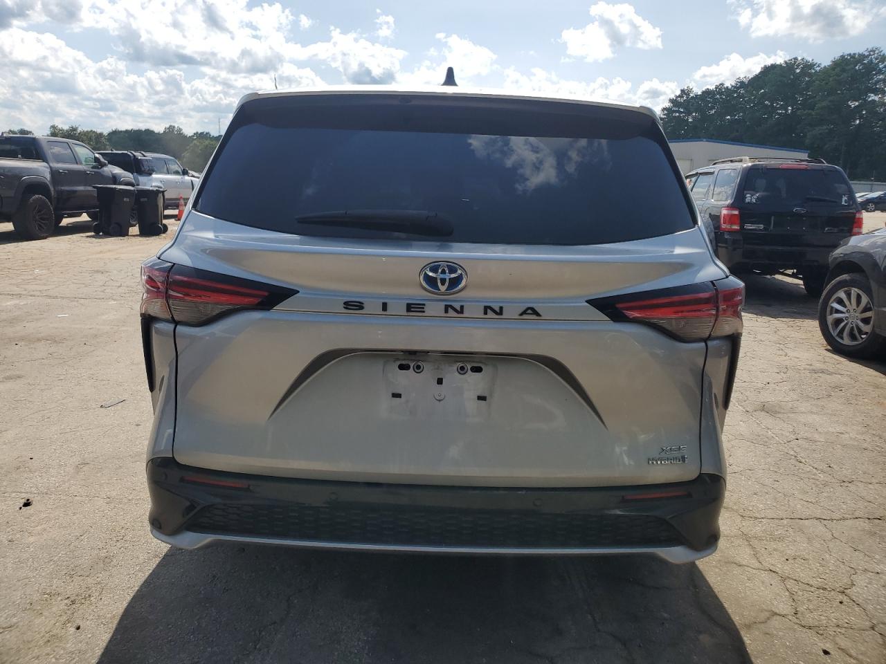 TOYOTA SIENNA XSE