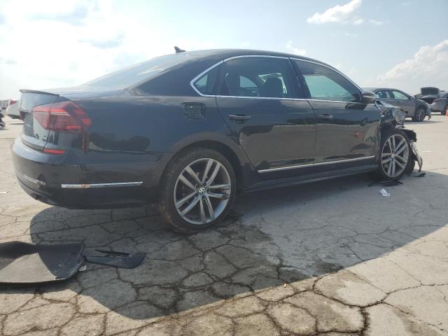 2017 VOLKSWAGEN PASSAT R-L 1VWDT7A30HC049815