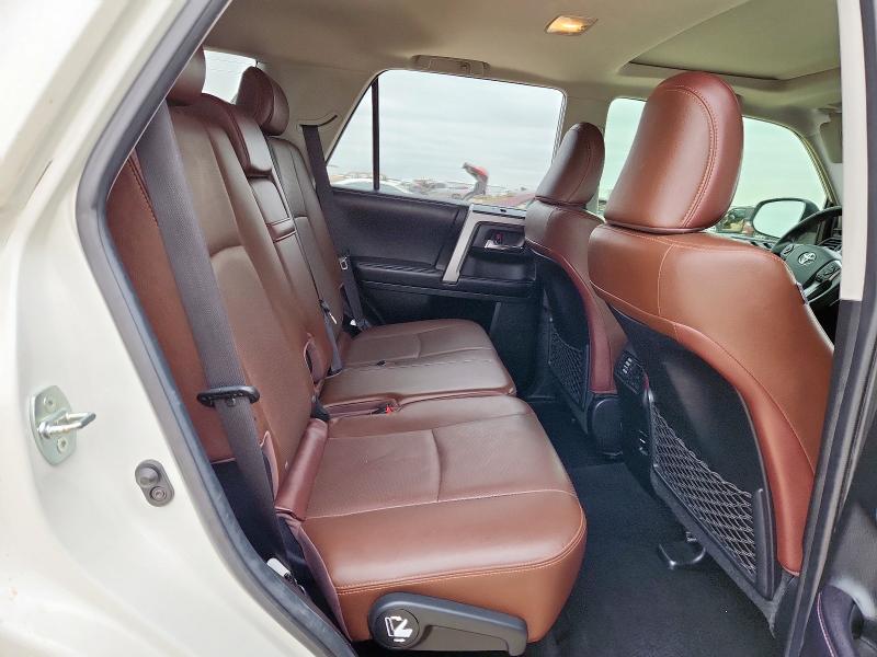 2018 TOYOTA 4RUNNER SR JTEBU5JR9J5556198