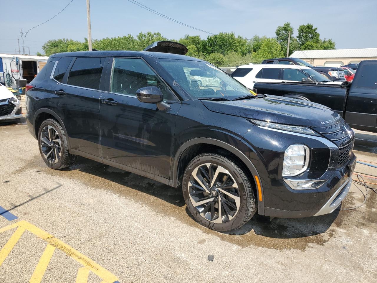 MITSUBISHI OUTLANDER SE