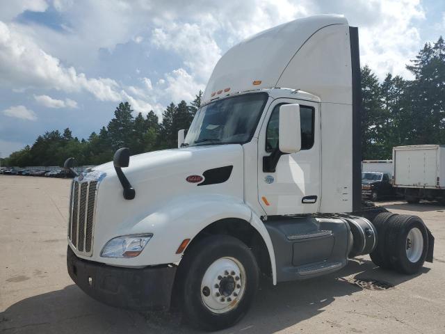 PETERBILT 579 2017 white tractor diesel 1XPBA48X4HD428526 photo #3