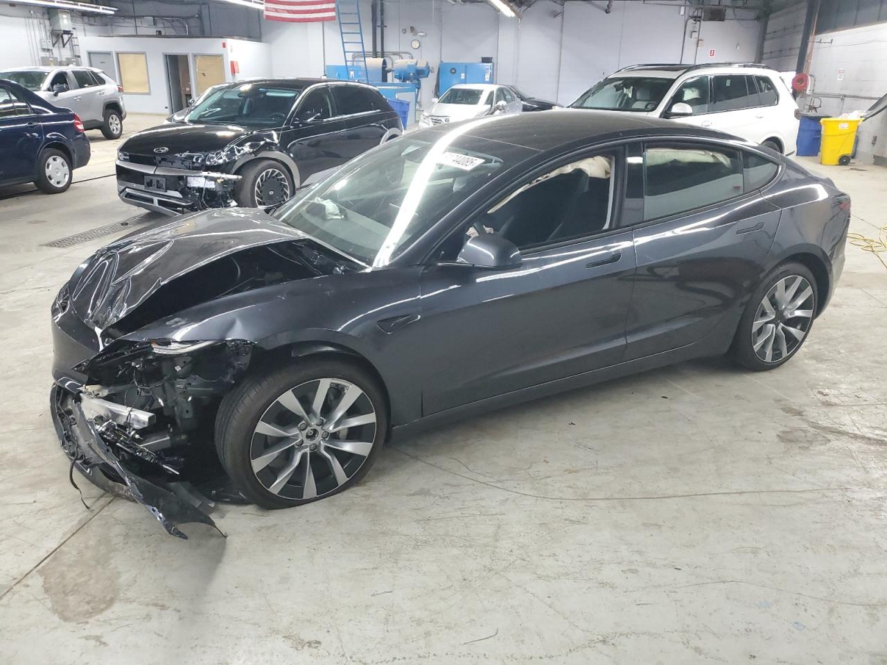 TESLA MODEL 3