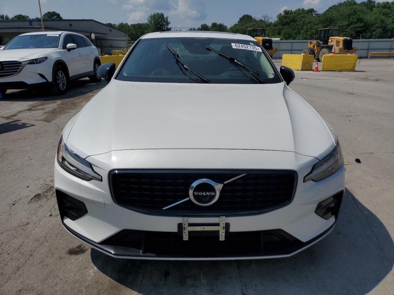 VOLVO S60 B5 MOMENTUM