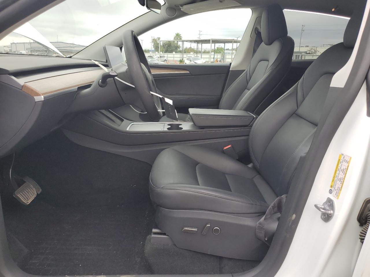 Tesla Model y 2025