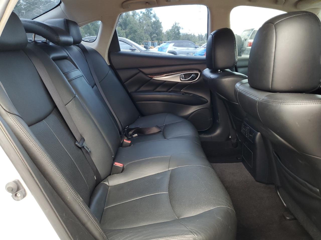 INFINITI Q70 3.7 LUXE