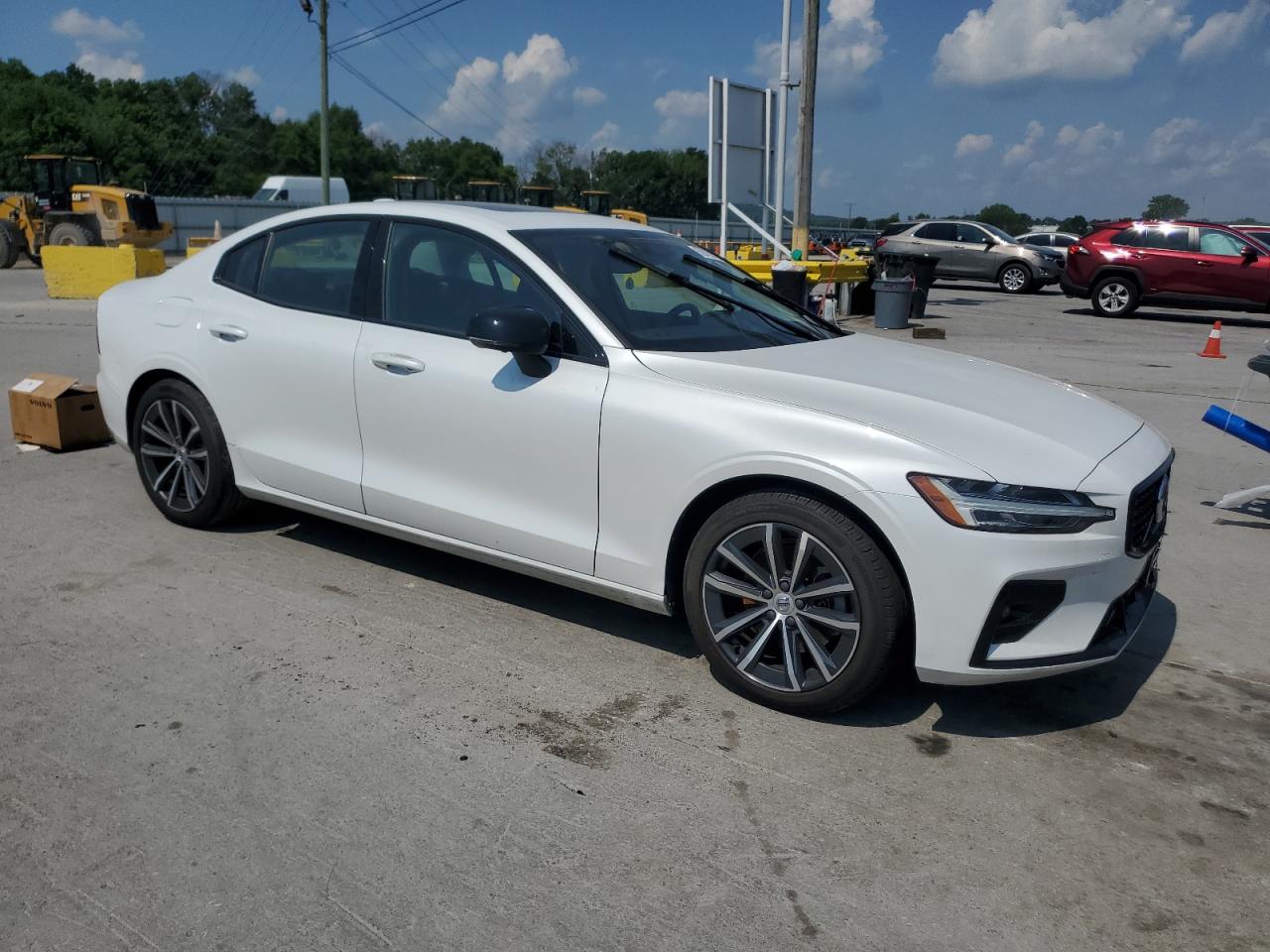 VOLVO S60 B5 MOMENTUM