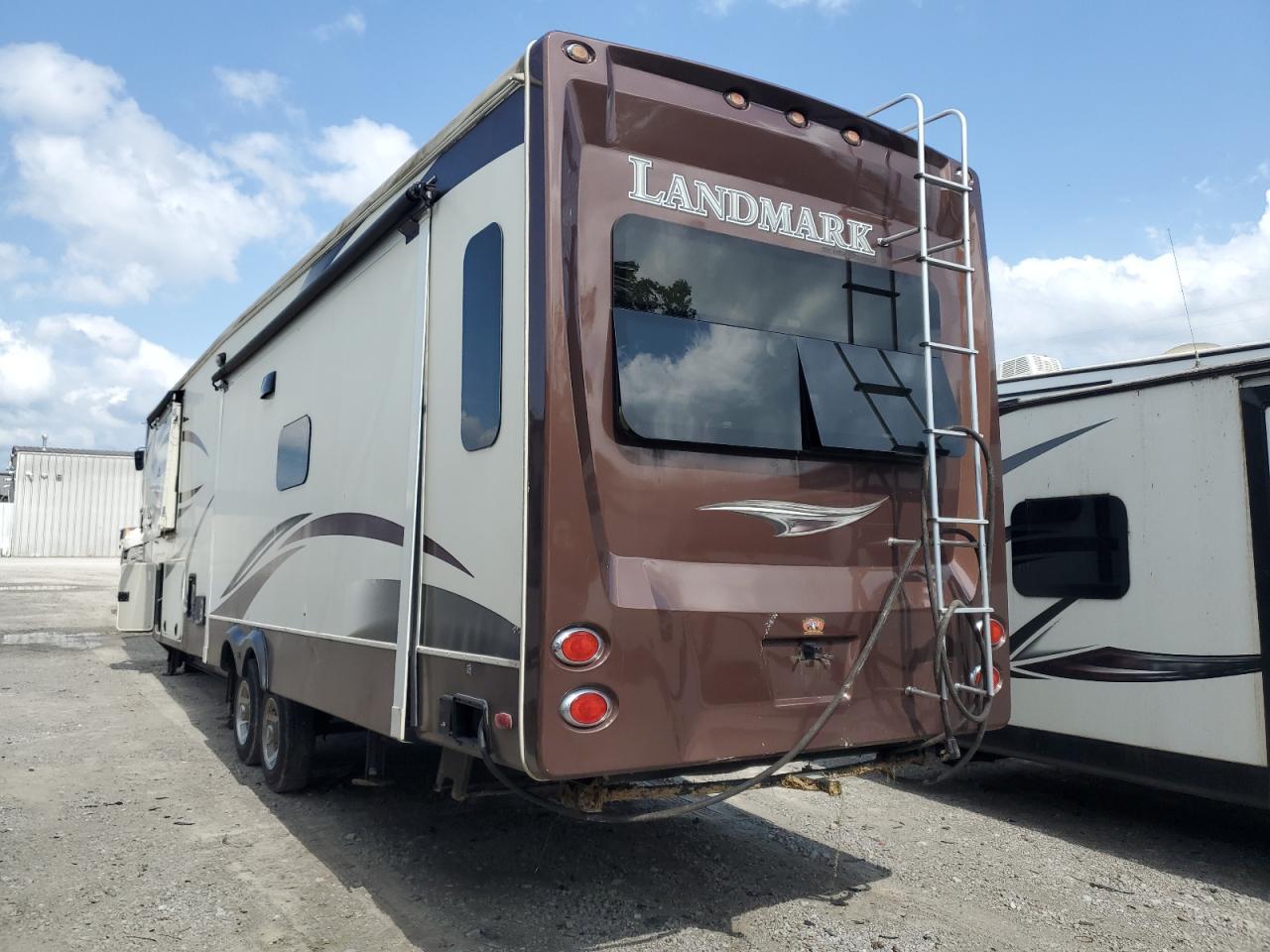 Lot #3236980480 2015 HEART LAND LANDMARK