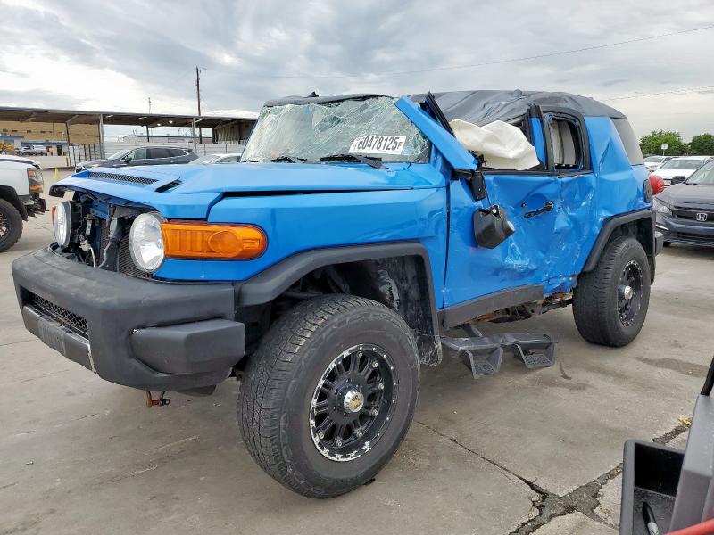 TOYOTA FJ CRUISER