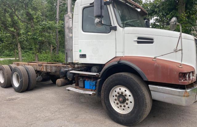 VOLVO VHD 2005 two tone conventi diesel 4V5KC9GG05N375307 photo #1