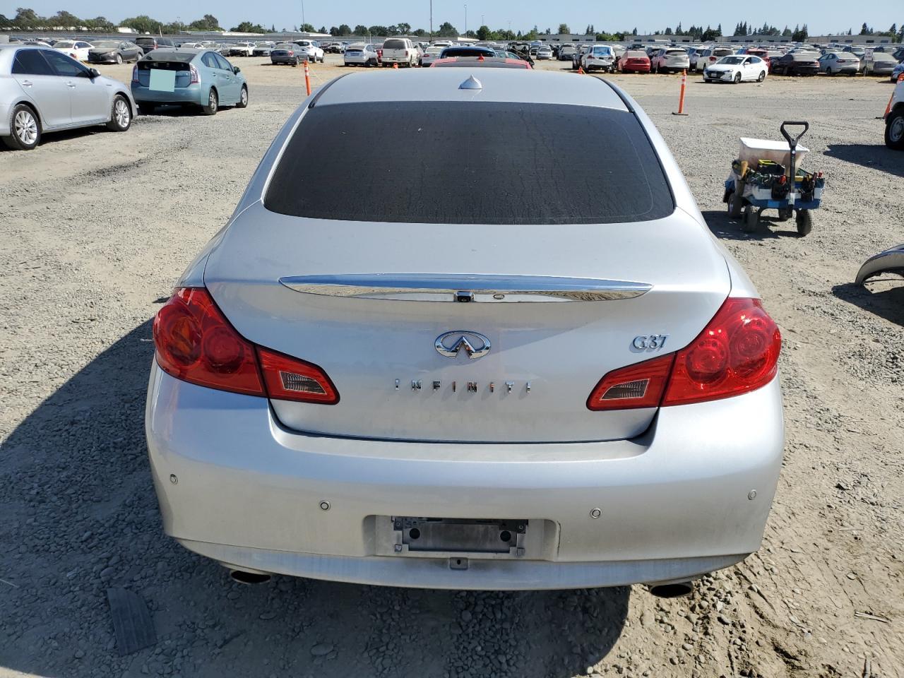 Infiniti G37 base 2012