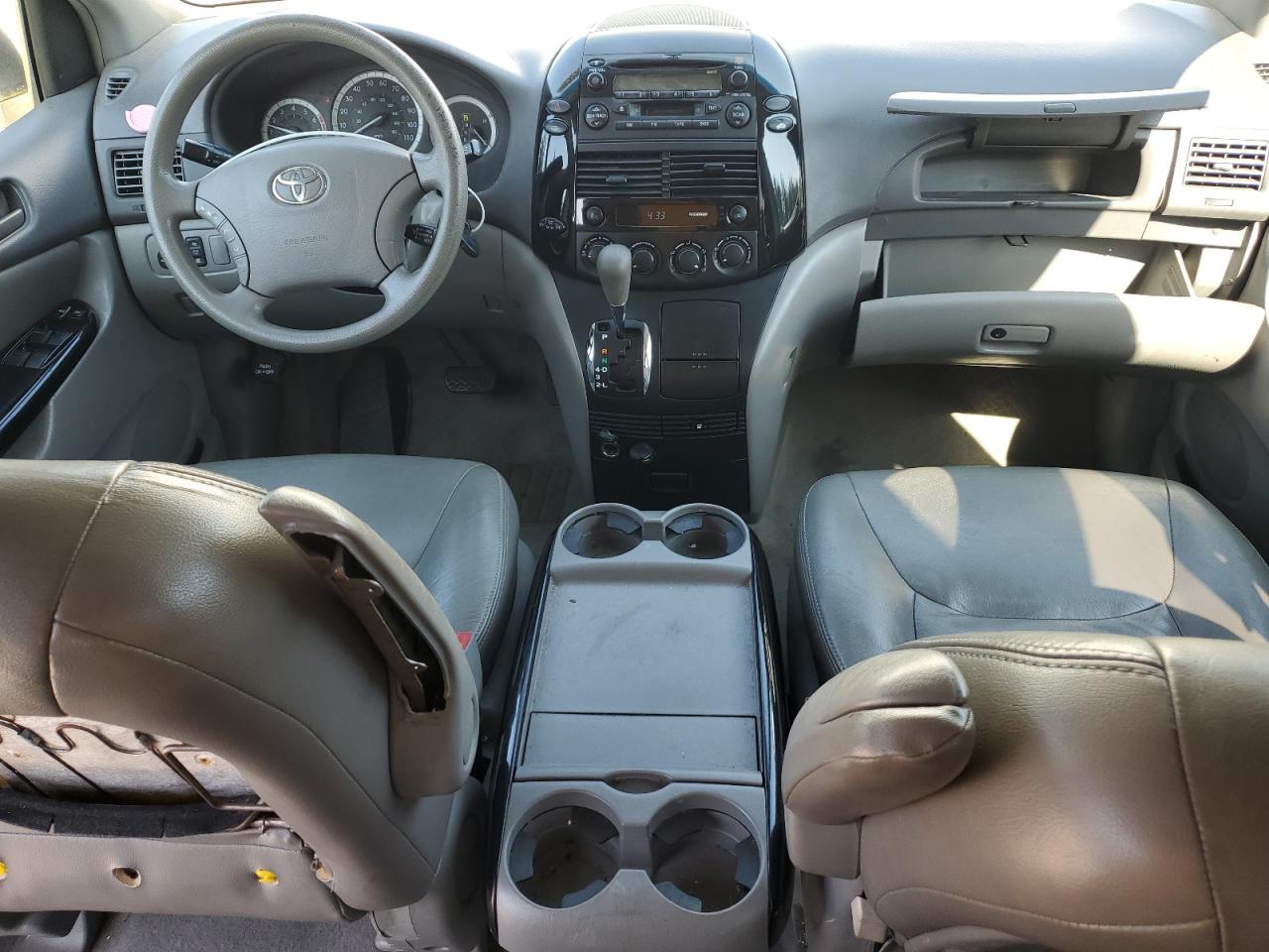 Lot #3290545769 2004 TOYOTA SIENNA CE