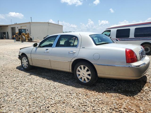 LINCOLN TOWN CAR U 2004 cream  gas 1LNHM83W74Y644409 photo #3