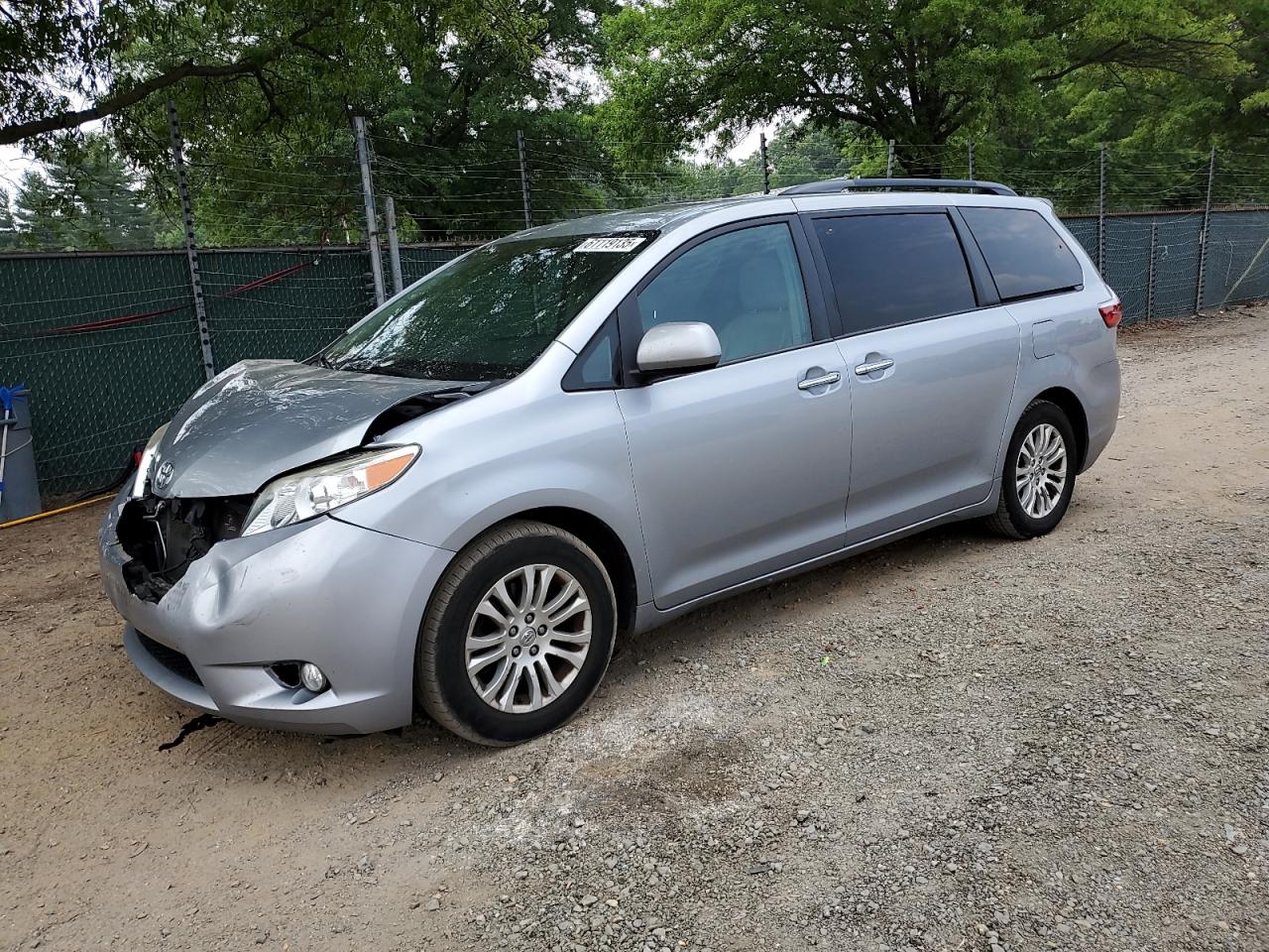 TOYOTA SIENNA XLE