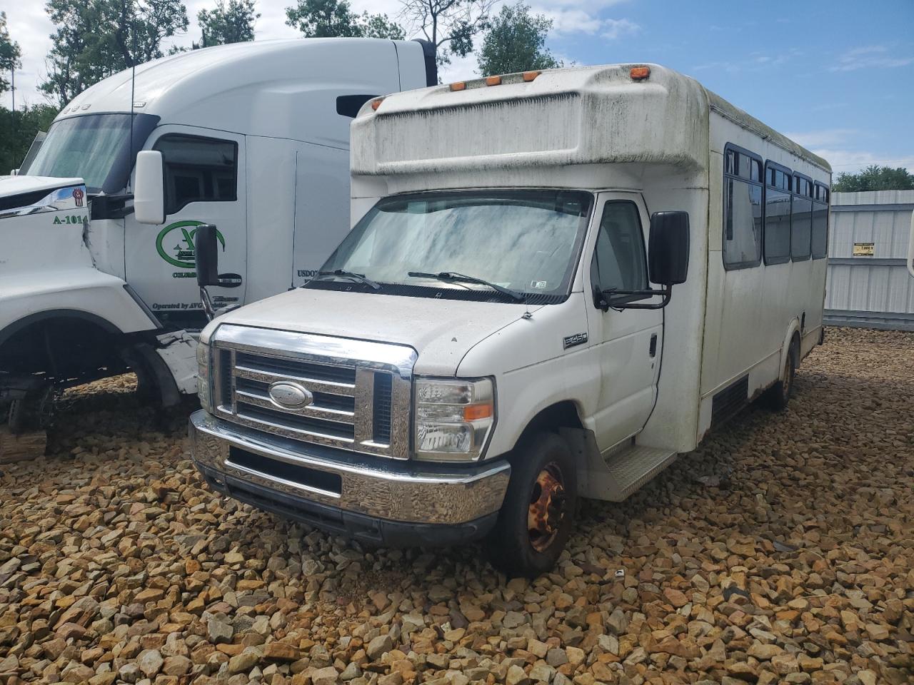 FORD ECONOLINE E450 SUPER DUTY CUTAWAY VAN