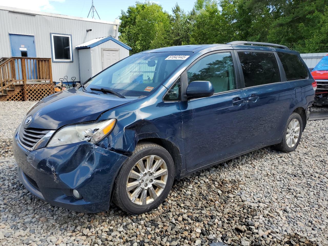 TOYOTA SIENNA XLE