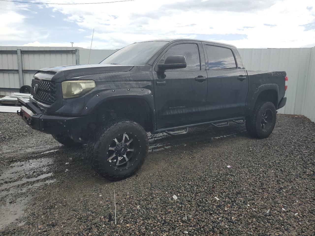 TOYOTA TUNDRA CREWMAX SR5