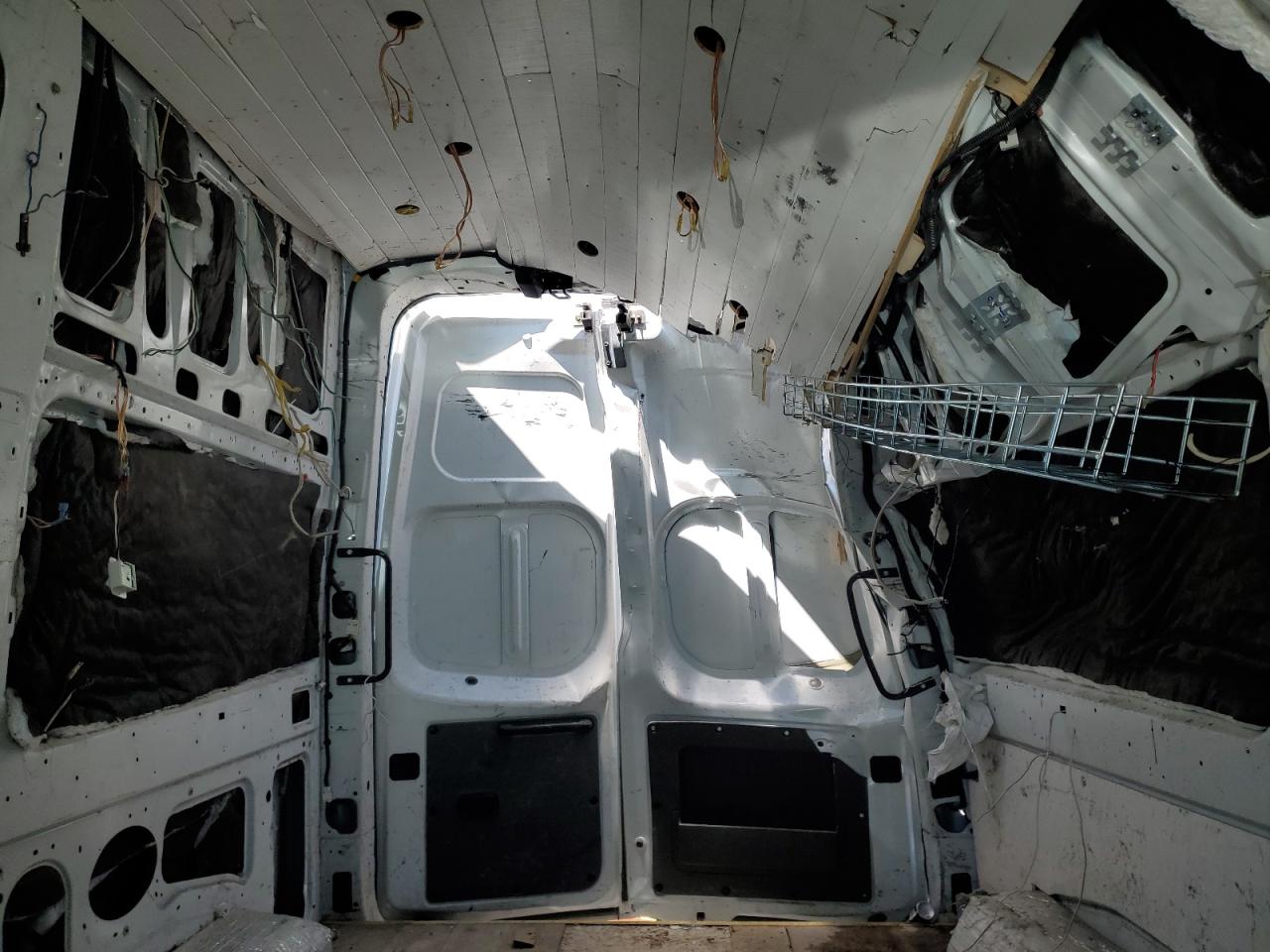 NISSAN NV2500 2500 S