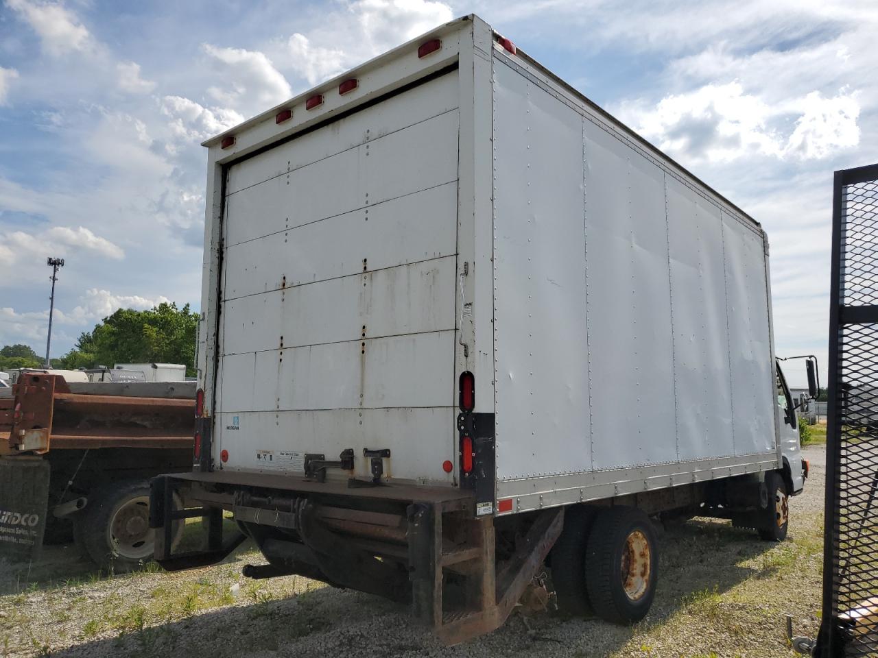 Lot #3274167280 2004 ISUZU NPR