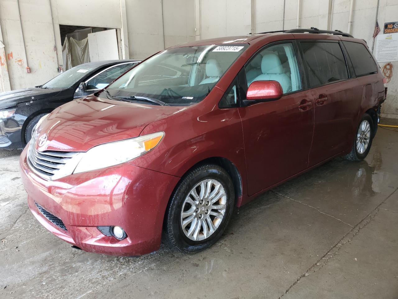 TOYOTA SIENNA XLE