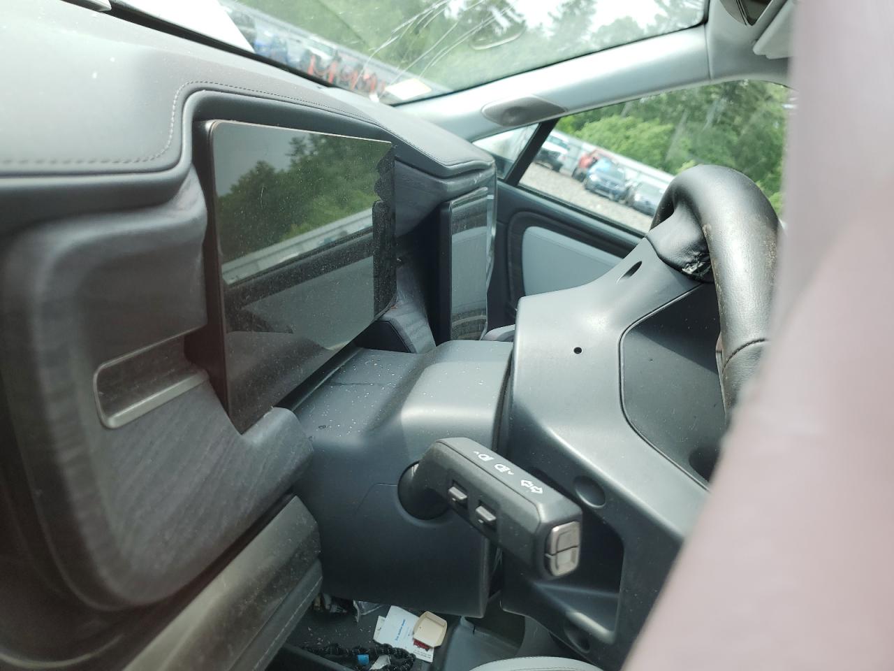 RIVIAN R1S ADVENTURE