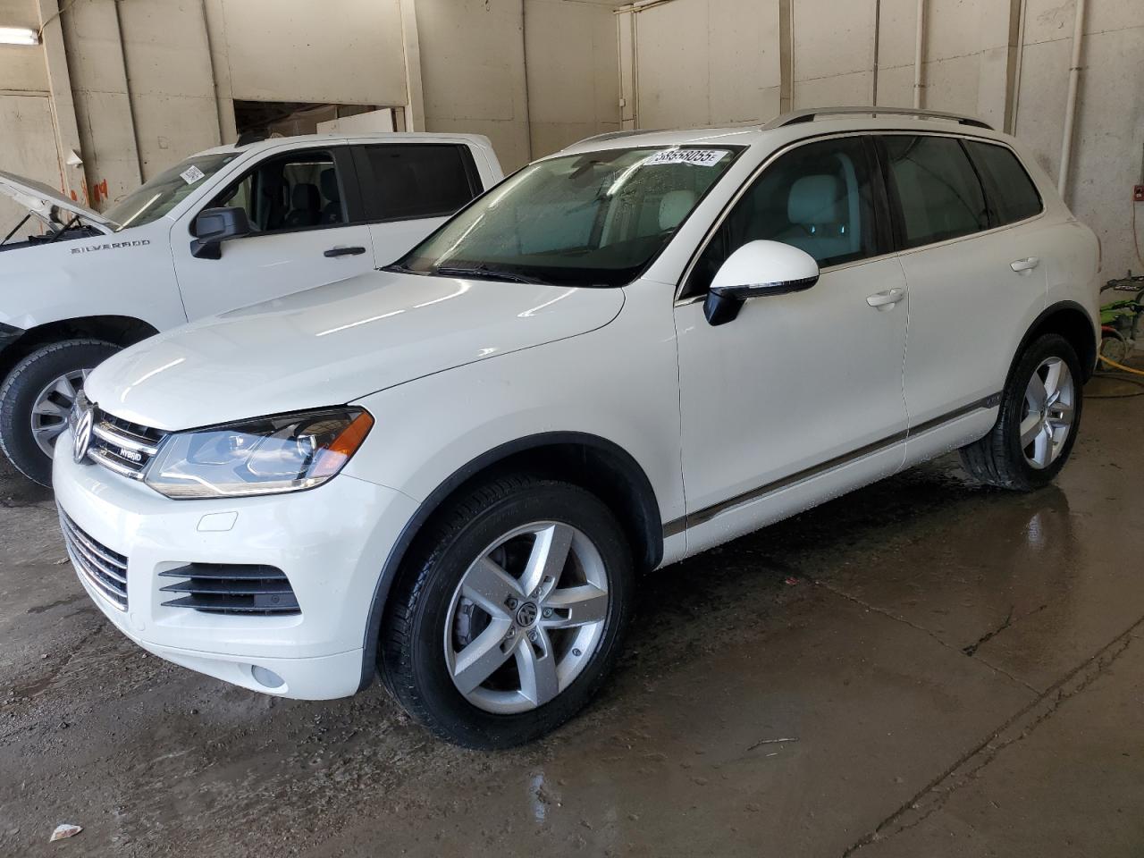 VOLKSWAGEN TOUAREG HYBRID
