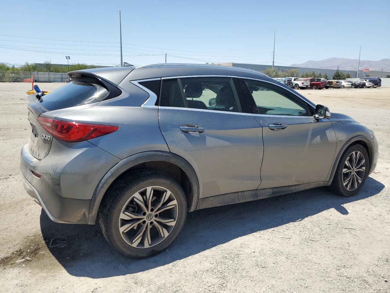 INFINITI QX30 BASE