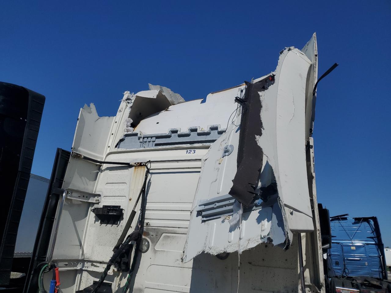 Lot #3274167279 2018 VOLVO VN VNL